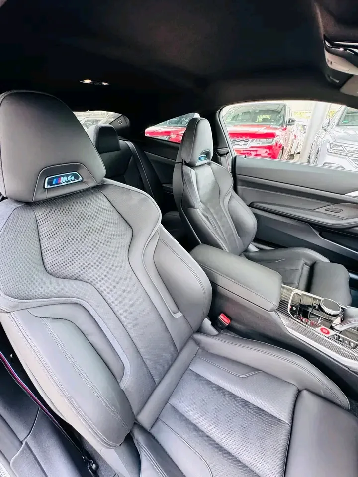 BMW M4 — photo 1