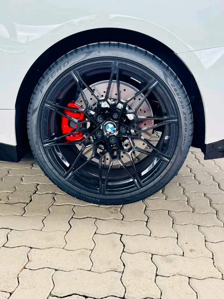 BMW M4 — photo 3